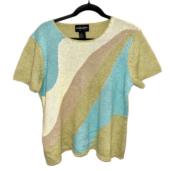 Requirements Tops - EUC Knitted Groovy Tee